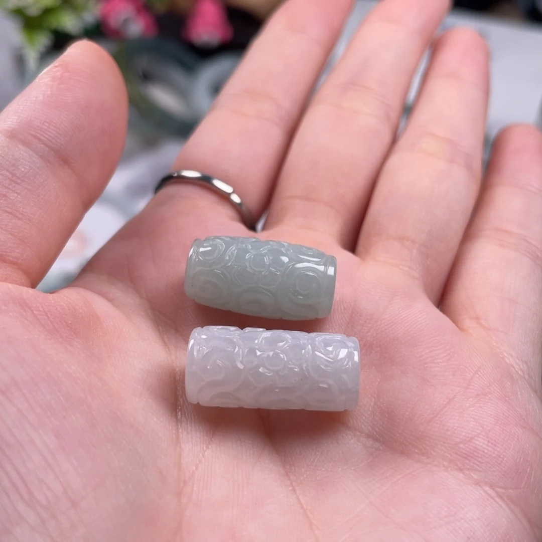 哲***翡翠未镶嵌吊坠(赠链)