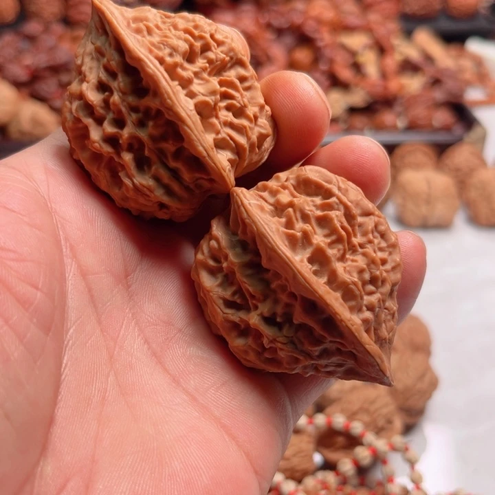 把件文玩核桃独家野生野罗汉树头王对