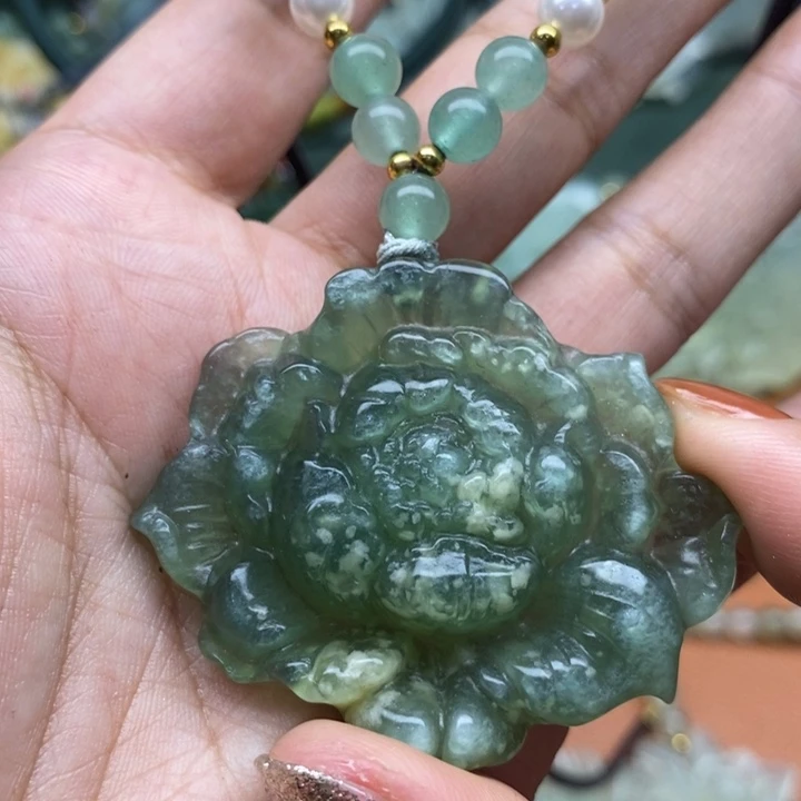 蛇纹石玉未镶嵌颈饰