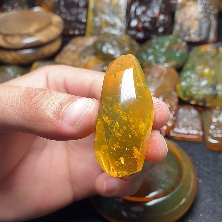 琥珀未镶嵌裸石78