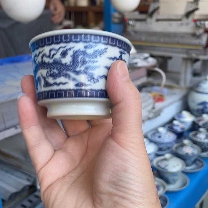 @***Ｎ青花釉下彩杯子哈