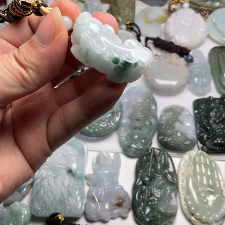 翡翠未镶嵌颈饰貔貅81