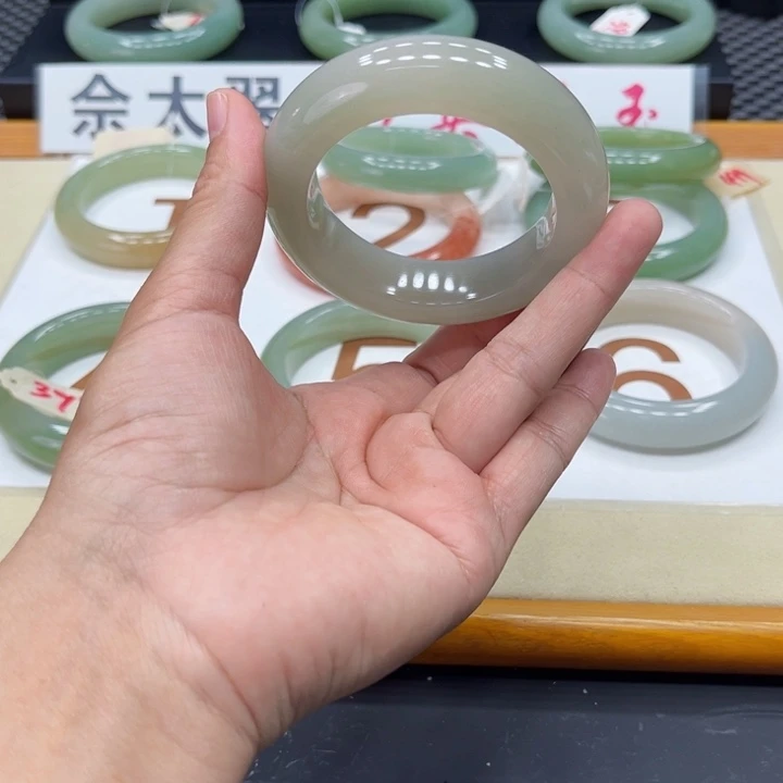 石英质玉手镯未镶嵌梦***甜