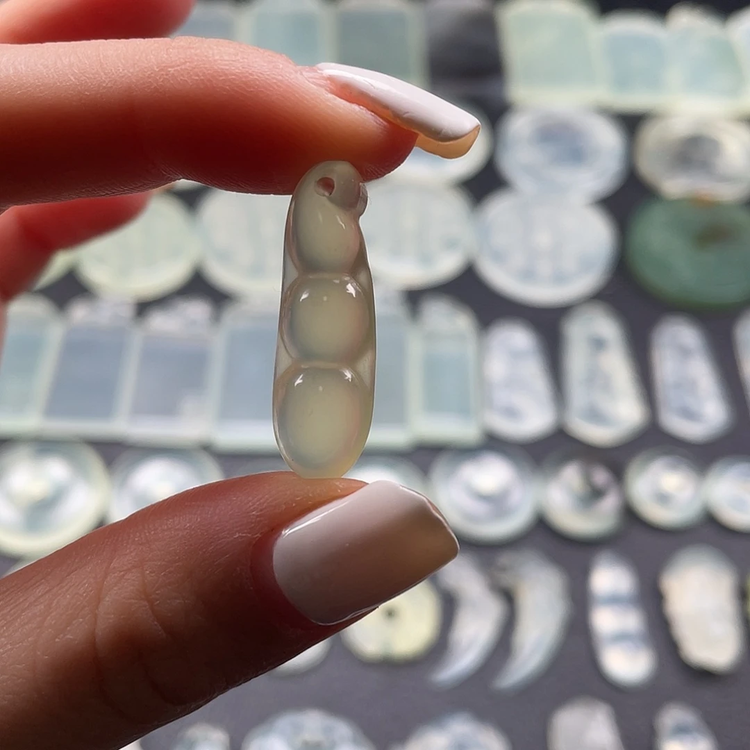 岫玉未镶嵌项圈福豆