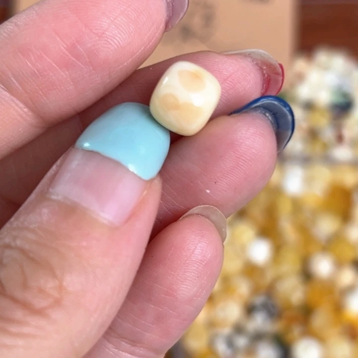 未镶嵌蜜蜡裸石9mm一个