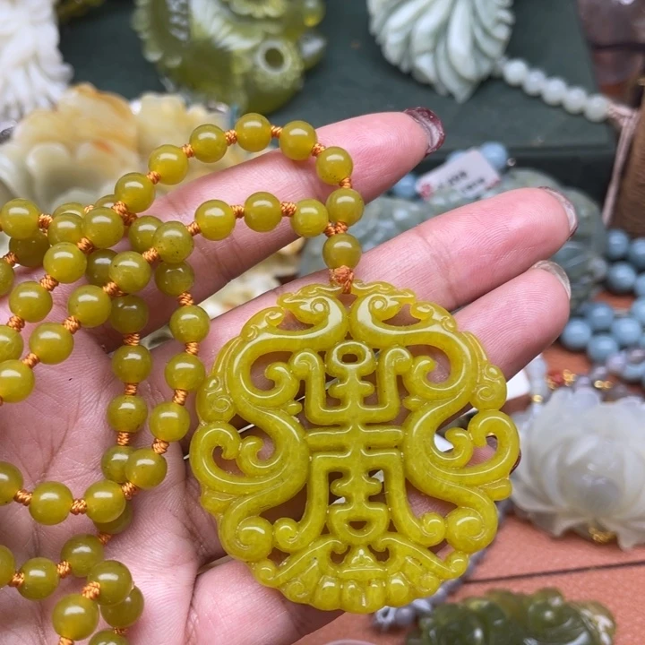 蛇纹石玉吊坠合金