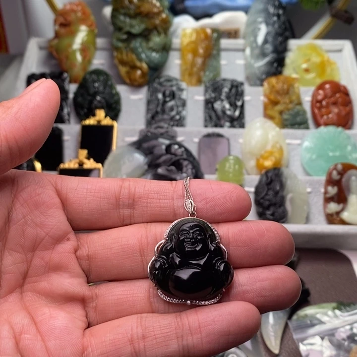 蛇纹石玉颈饰未镶嵌棪*