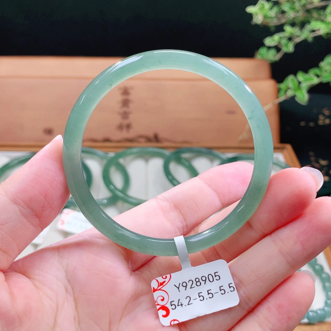 翡翠手镯（圆镯）未镶嵌