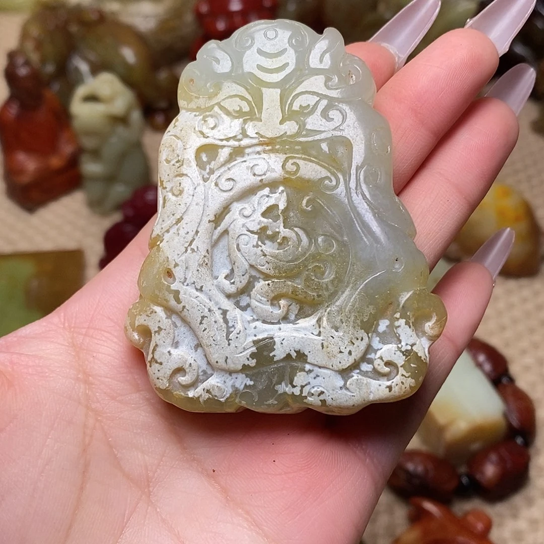 蛇纹石玉未镶嵌颈饰