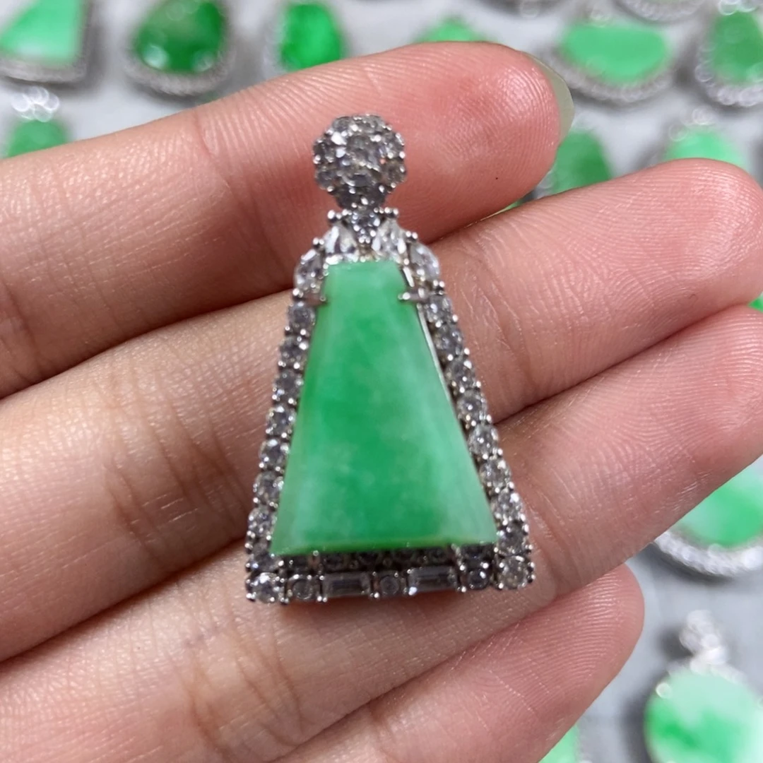 颈饰未镶嵌翡翠无事牌