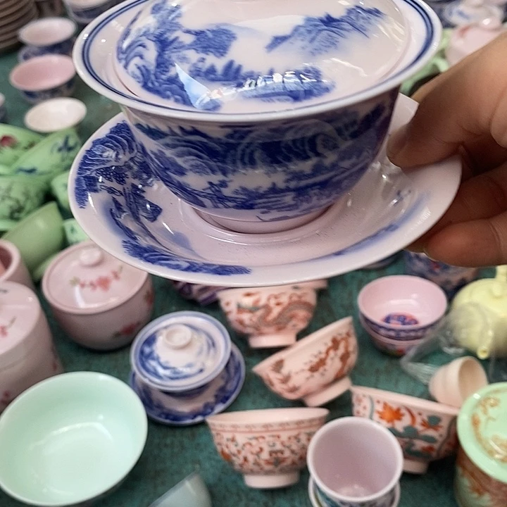摆件陶红稀土青花山水三才盖碗