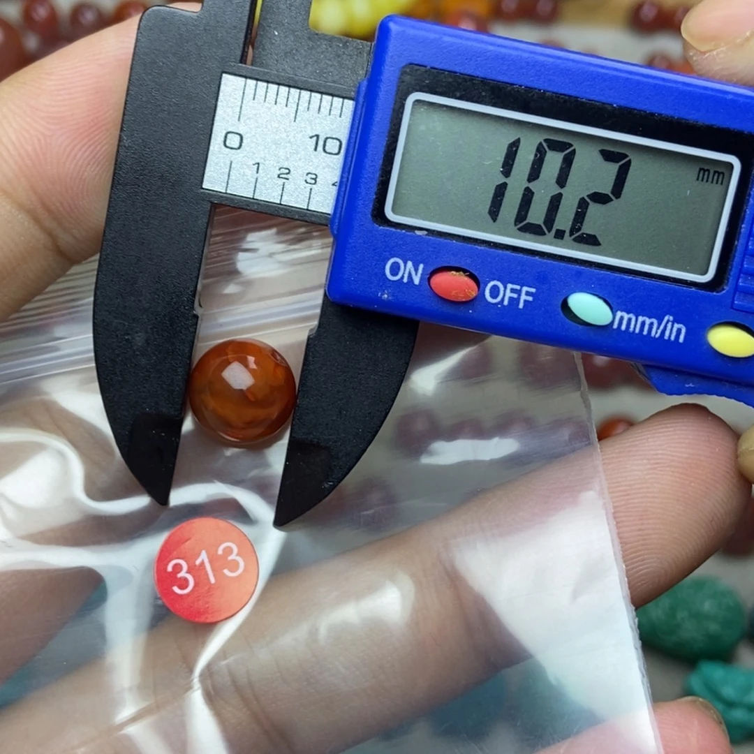 南红玛瑙未镶嵌有瑕疵