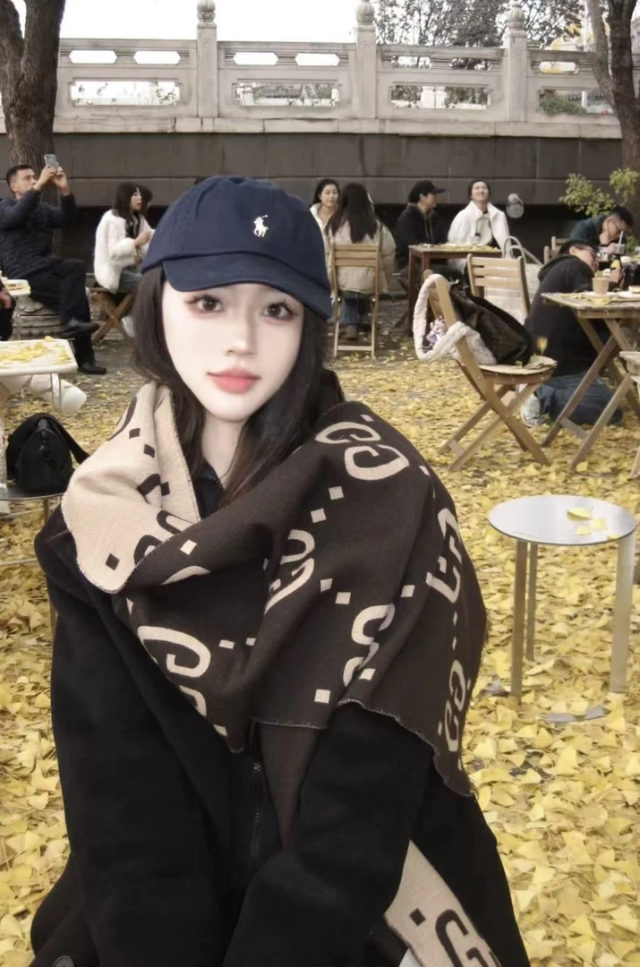 未使用 GUCCI/古驰 奶茶拼巧克力双面字母logo围巾 16946004