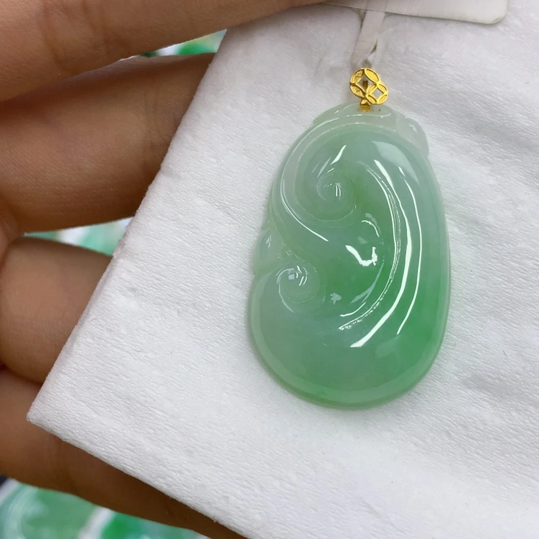 翡翠18K金镶嵌颈饰翡翠