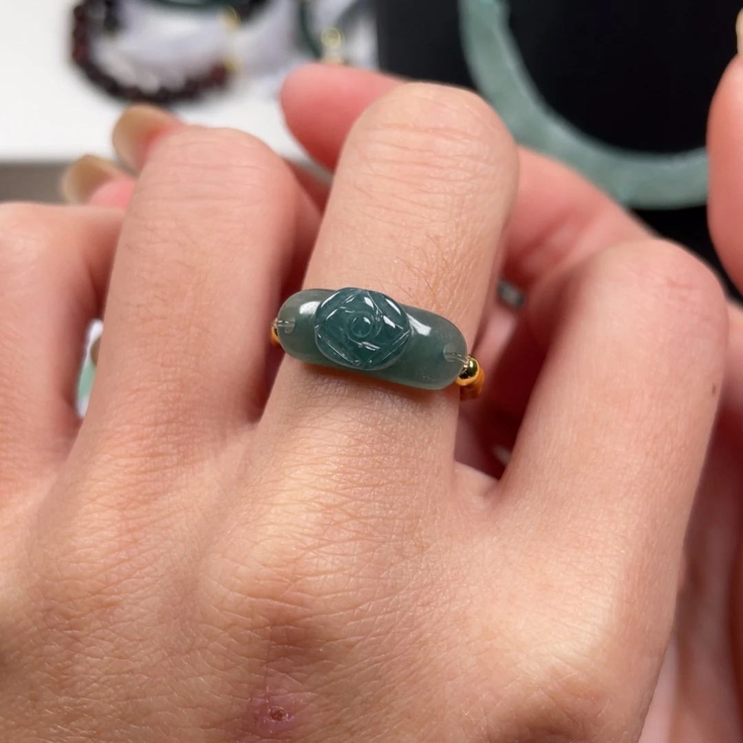 翡翠吊坠(赠链)未镶嵌