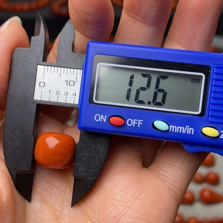 南红玛瑙配饰有瑕疵未镶嵌刚**…