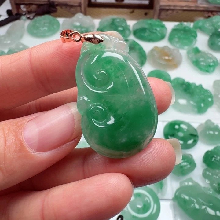 颈饰未镶嵌石英质玉