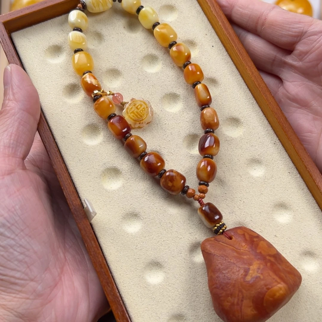 双***儿蜜蜡未镶嵌颈饰18.7克