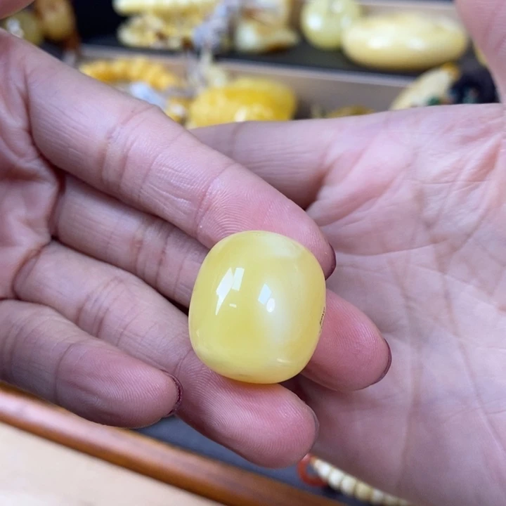 琥珀颈饰未镶嵌桶珠