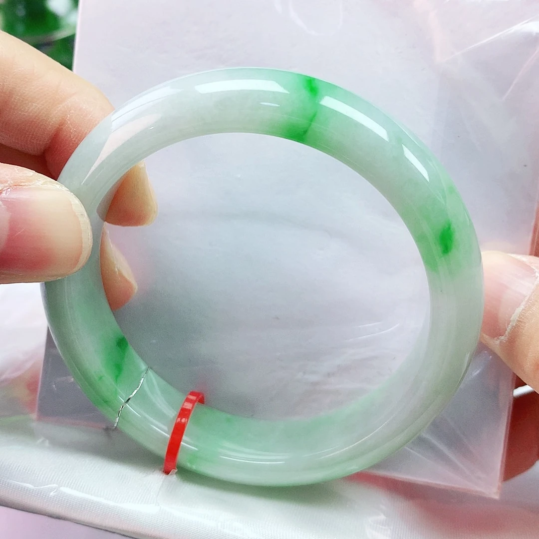 翡翠手镯未镶嵌52圈