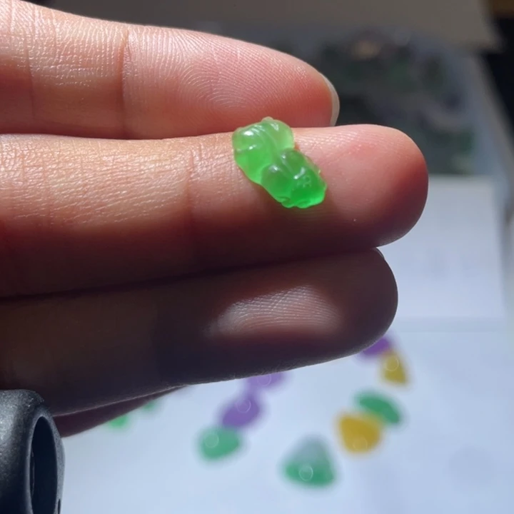 翡翠未镶嵌颈饰吊坠