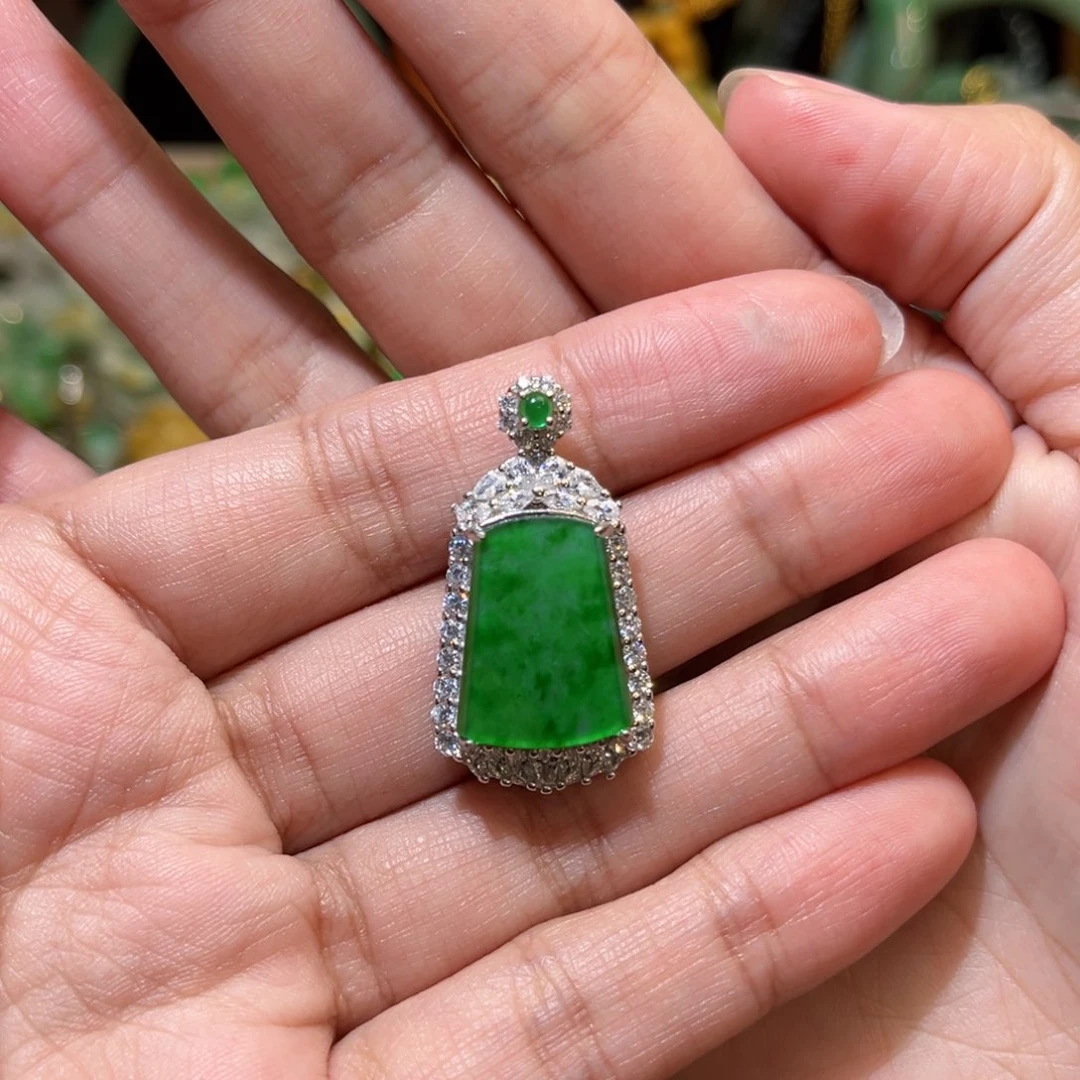 翡翠未镶嵌颈饰待编织