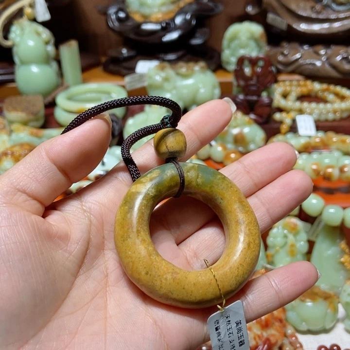 岫岩河磨玉（透闪石质玉）把件未镶嵌春*秋