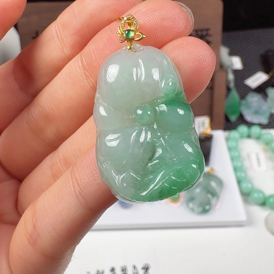 翡翠18K金镶嵌颈饰