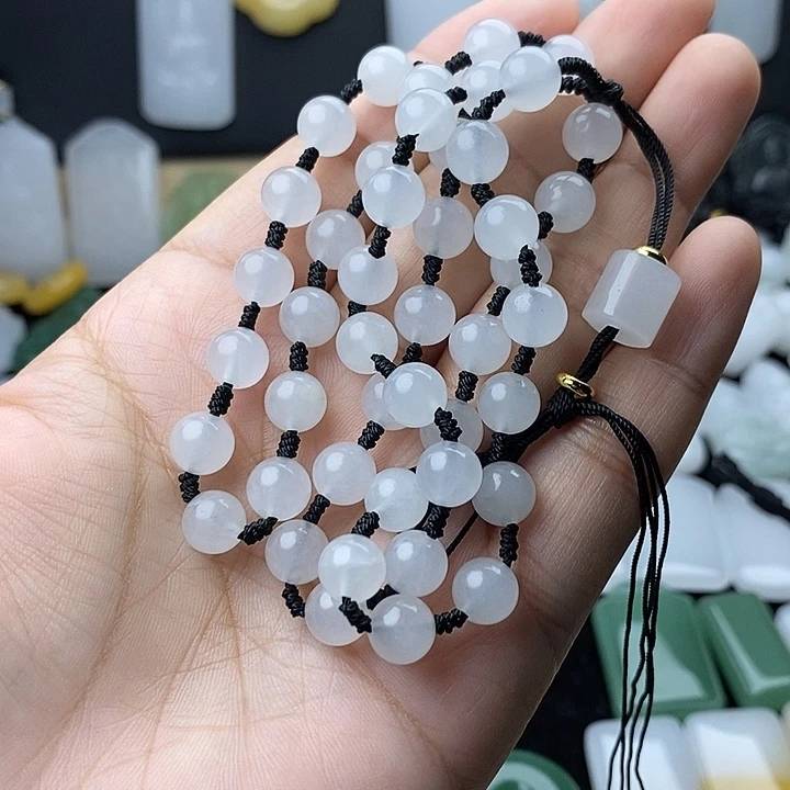 满***雨石英质玉未镶嵌颈饰