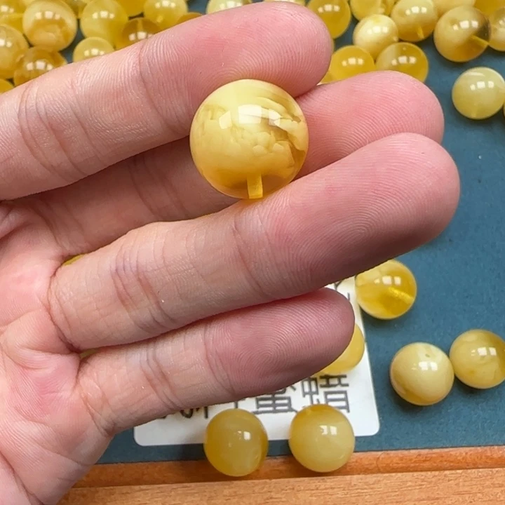 未镶嵌琥珀裸石天然287