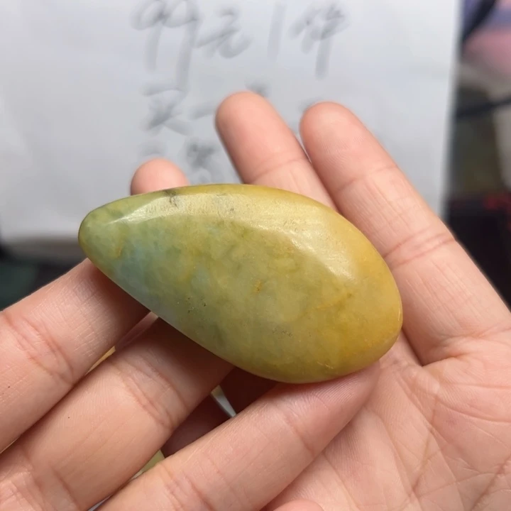 翡翠颈饰未镶嵌古****场毛料