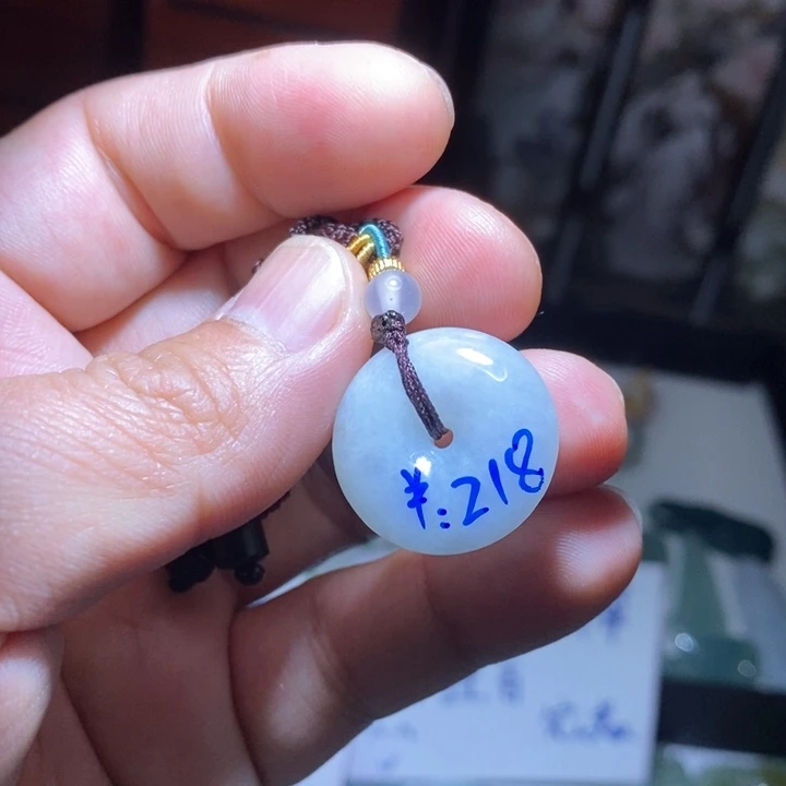 翡翠颈饰未镶嵌好