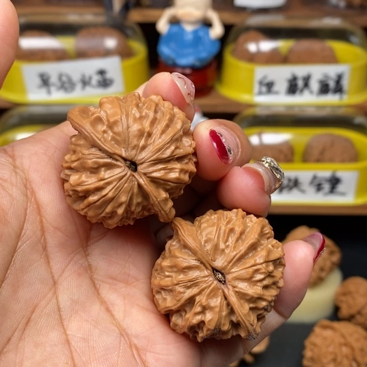 文玩核桃吊坠阿*丶38金牛