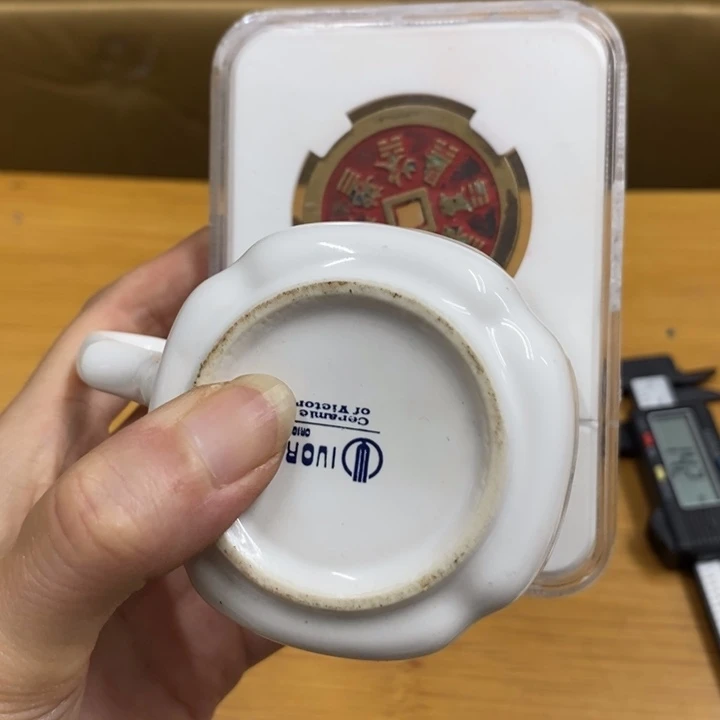 蔡***臻瓷中古工艺品一件