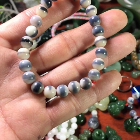 颈饰未镶嵌和田玉（碧玉）