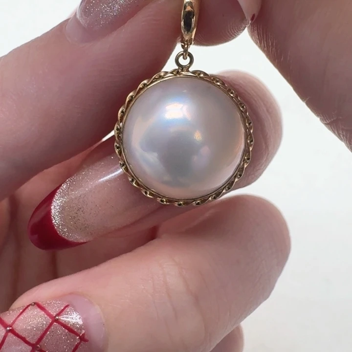 拼合珍珠（马贝珠）颈饰18K金镶嵌