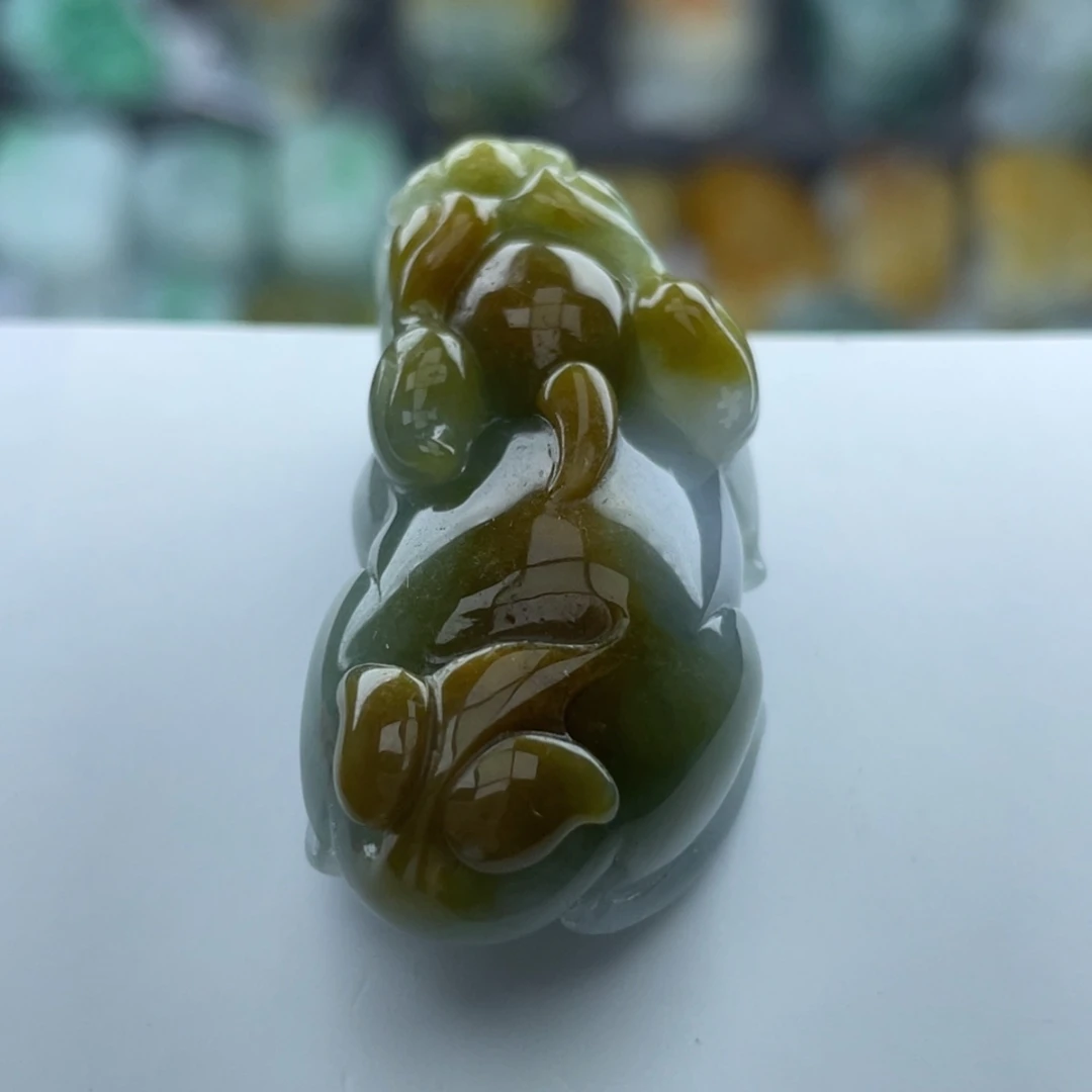 翡翠未镶嵌颈饰貔貅