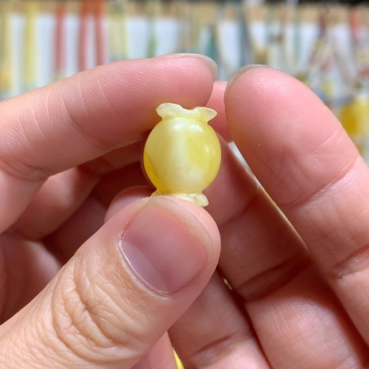 蜜蜡裸石未镶嵌配饰