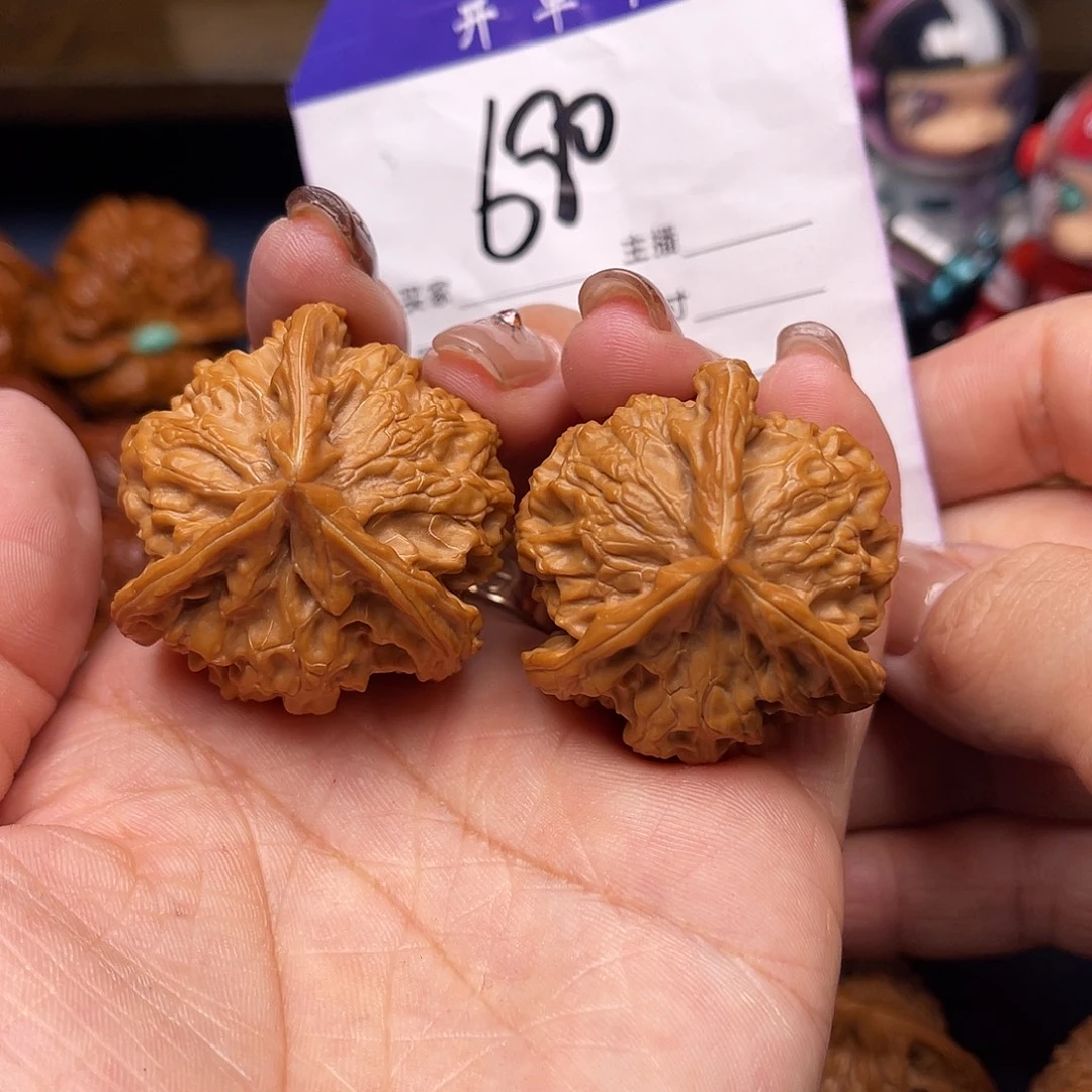 文玩核桃吊坠盘山三棱36