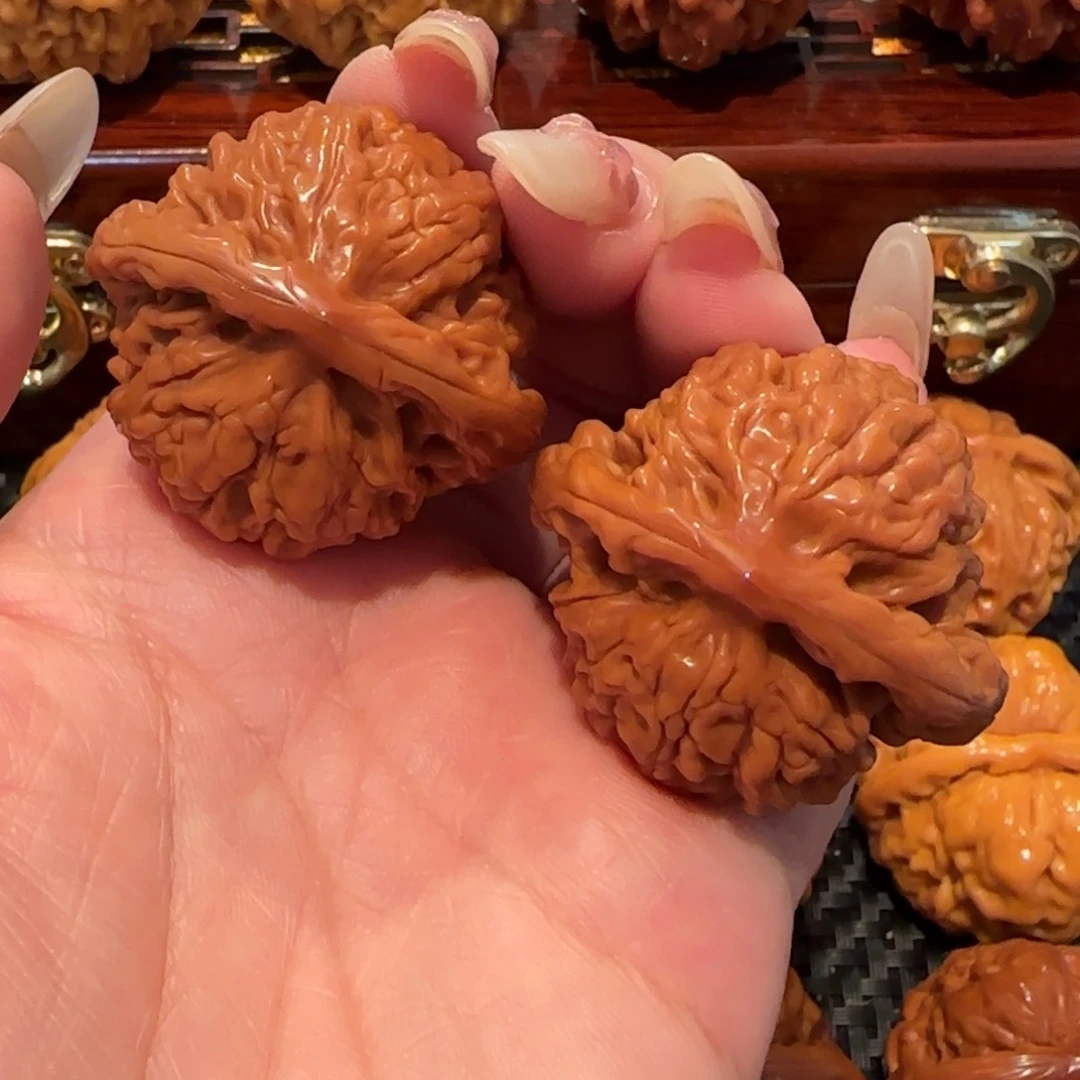 文玩核桃吊坠盘龙虎头38精品2796