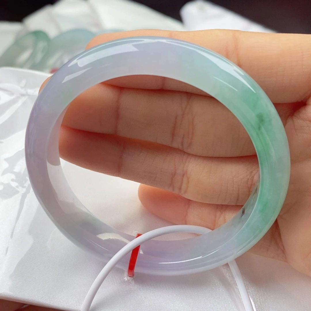 翡翠手镯未镶嵌56圈