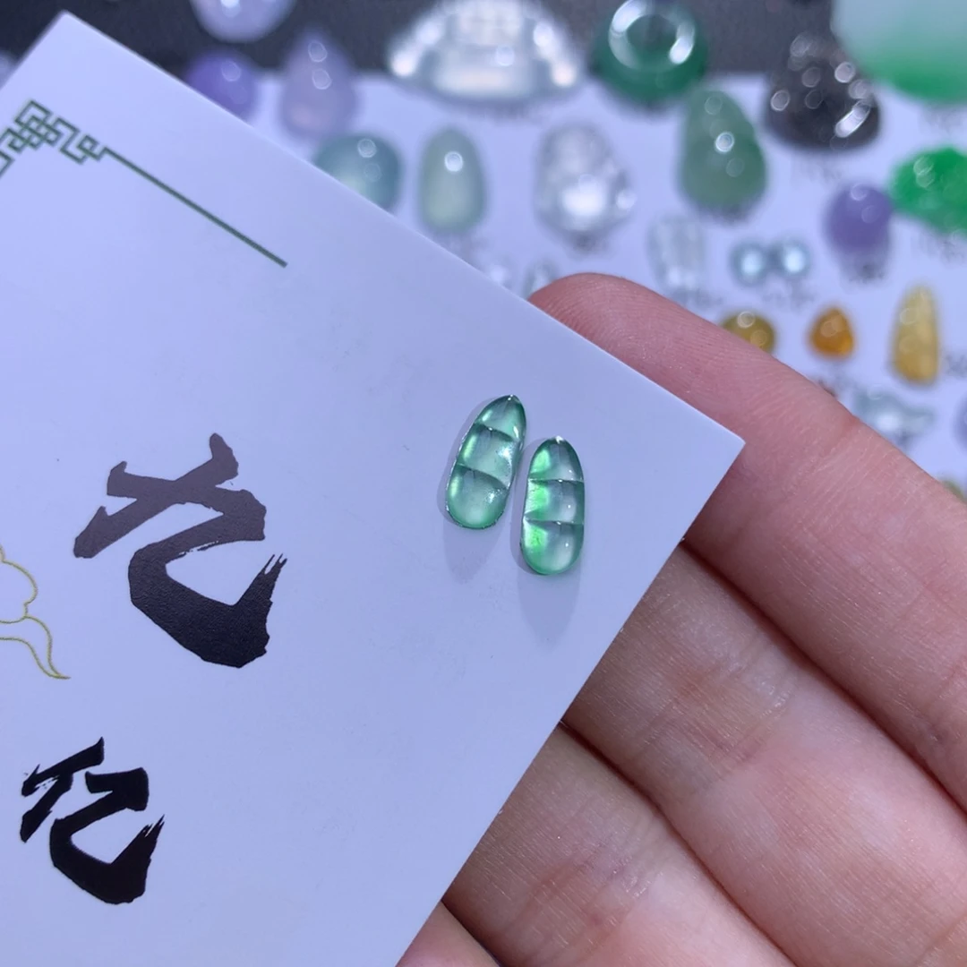 颈饰未镶嵌翡翠天然翡翠A货 一对豆子