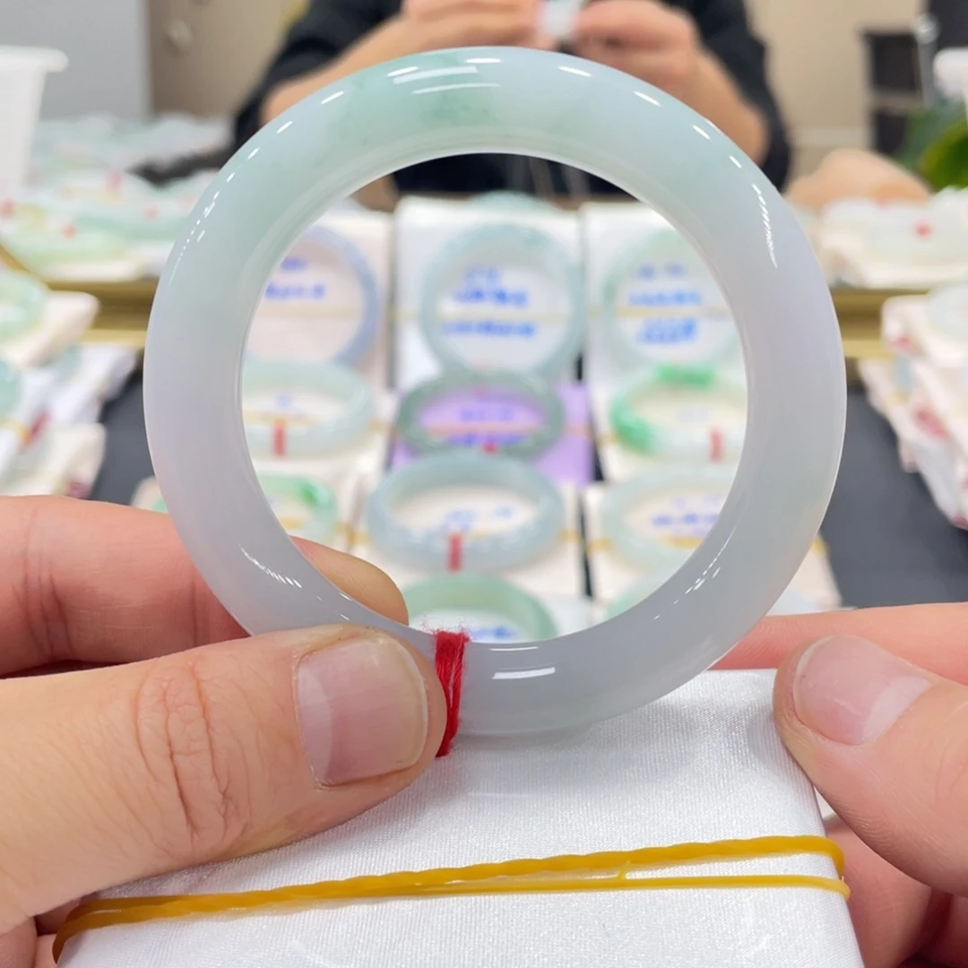 未镶嵌手镯翡翠54圆条飘花