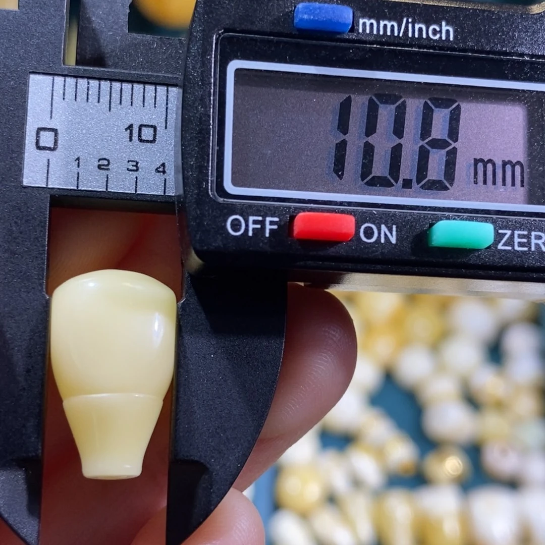 蜜蜡裸石未镶嵌配饰