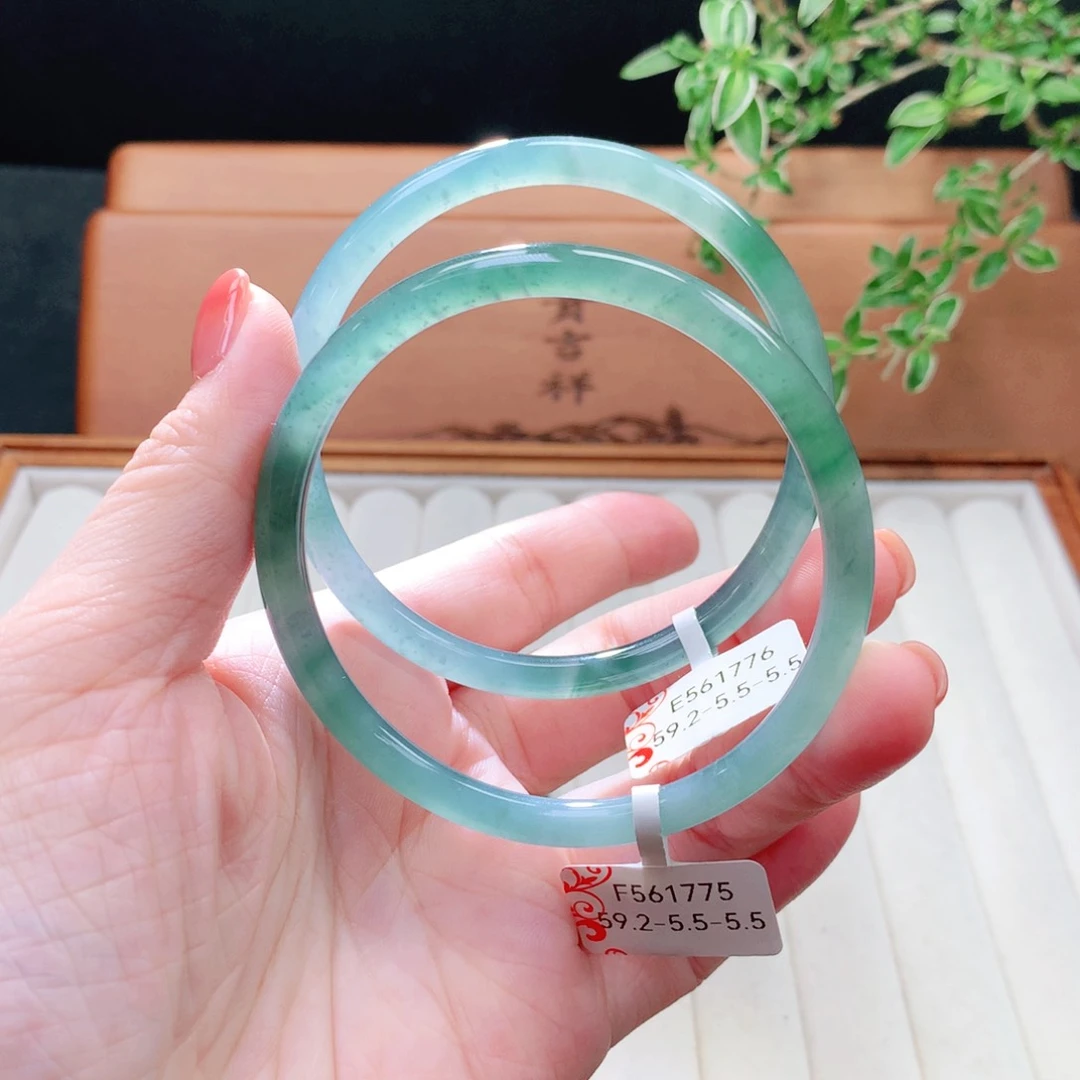 未镶嵌手镯（圆镯）翡翠