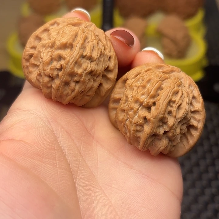 吊坠文玩核桃39红皮白狮子头