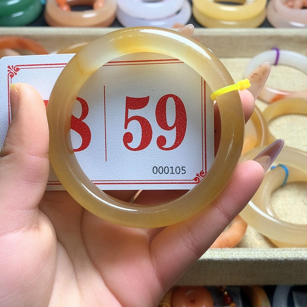 未镶嵌石英质玉（黄龙玉）手镯