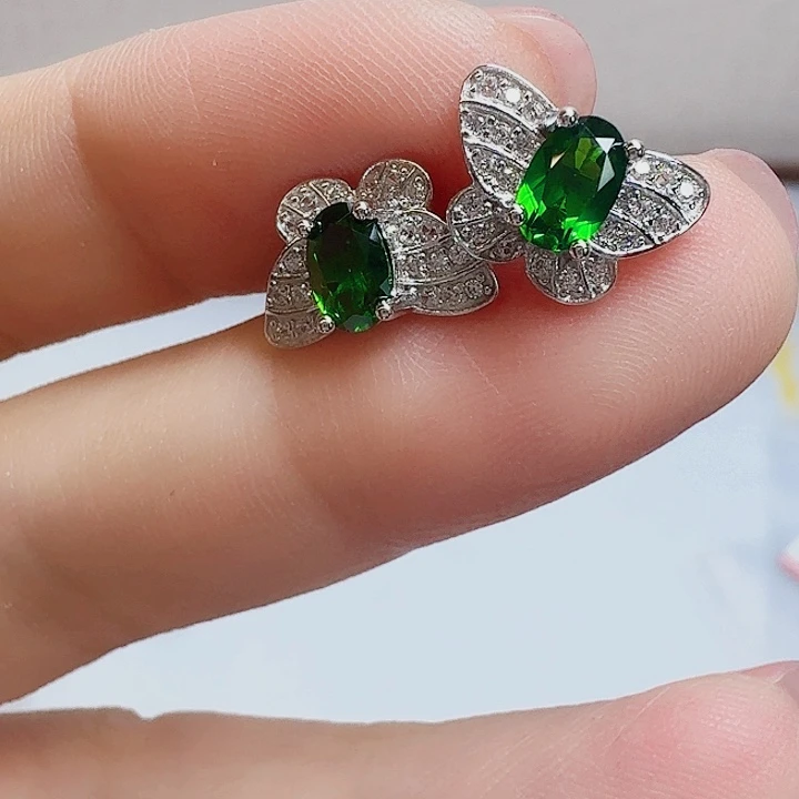 925银合成碳硅石耳钉