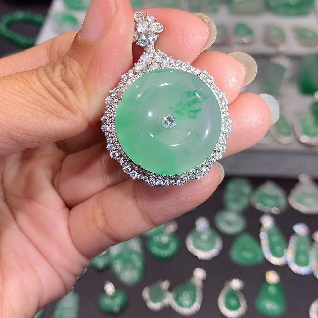 颈饰银S925镶嵌石英质玉（非洲翠）