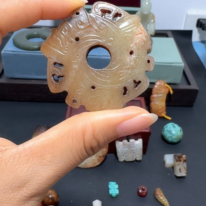 和田玉未镶嵌颈饰无**藏